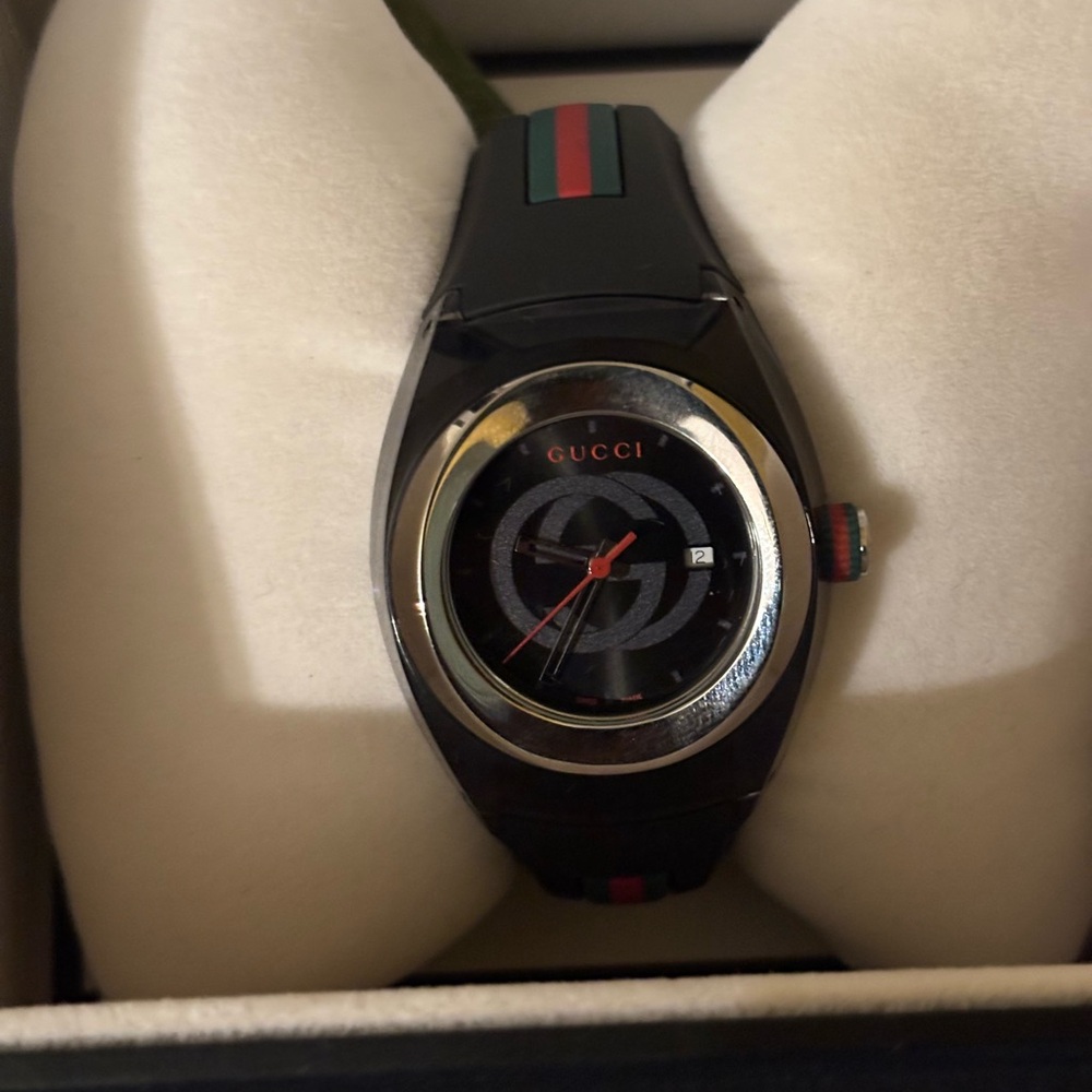Gucci Black and Silver Men's Watch - Picture 5 of 5